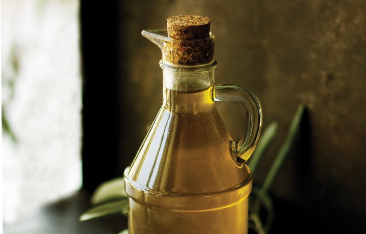 Oil & Vinegar Bottles & Racks